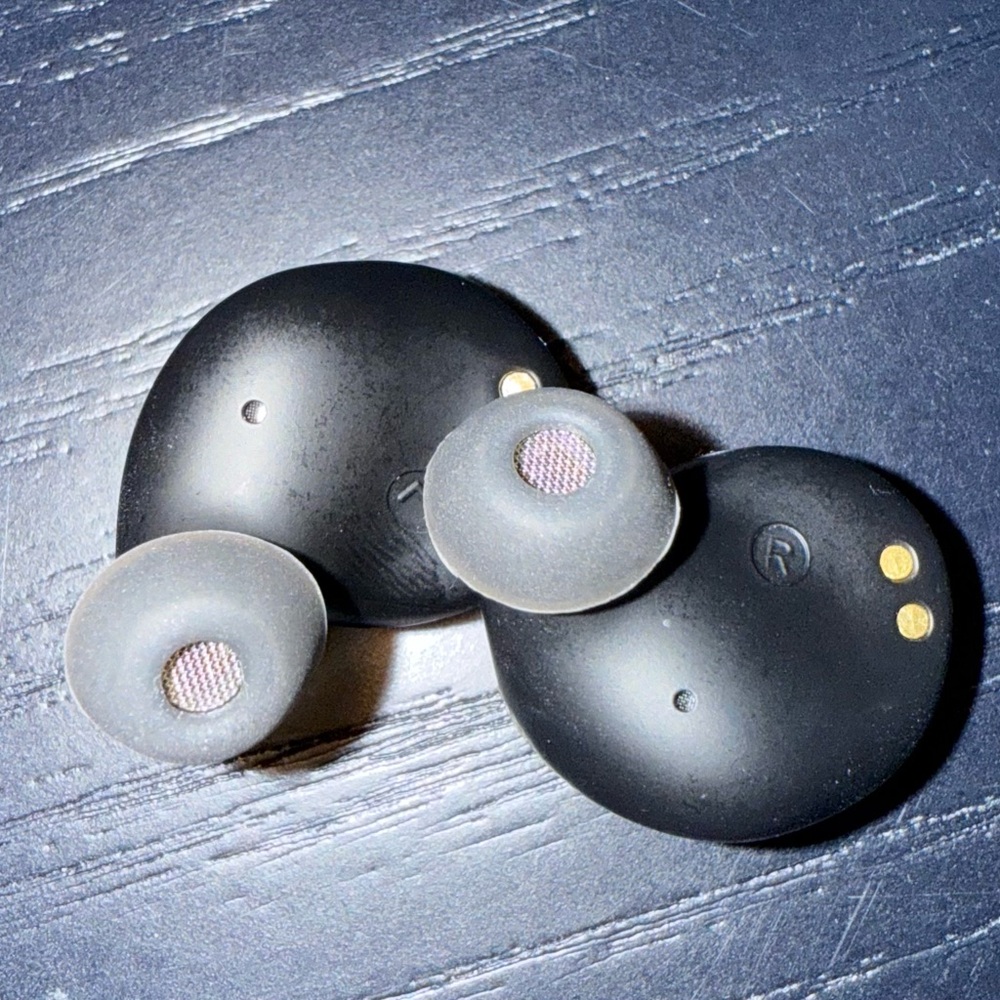 Wireless Black Earbuds - Picture 2 of 4